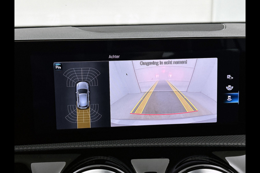 Mercedes-Benz A-Klasse 180 Business Solution Luxury (PANORAMADAK, SFEERVERLICHTING, STOELVERWARMING, CAMERA, 1e EIGENAAR)