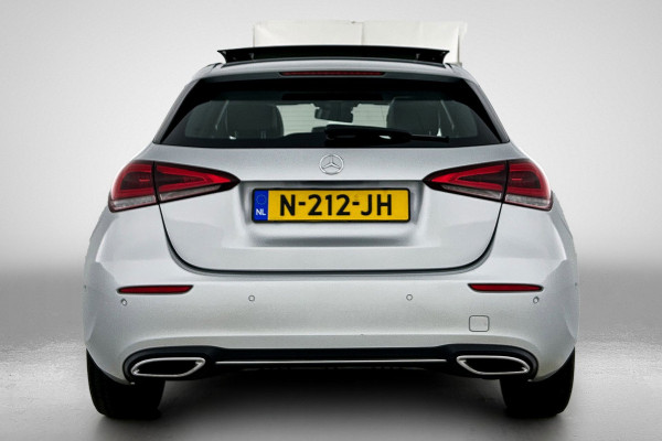 Mercedes-Benz A-Klasse 180 Business Solution Luxury (PANORAMADAK, SFEERVERLICHTING, STOELVERWARMING, CAMERA, 1e EIGENAAR)