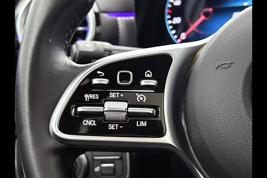 Mercedes-Benz A-Klasse 180 Business Solution Luxury (PANORAMADAK, SFEERVERLICHTING, STOELVERWARMING, CAMERA, 1e EIGENAAR)
