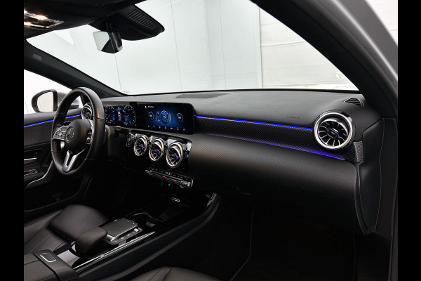 Mercedes-Benz A-Klasse 180 Business Solution Luxury (PANORAMADAK, SFEERVERLICHTING, STOELVERWARMING, CAMERA, 1e EIGENAAR)