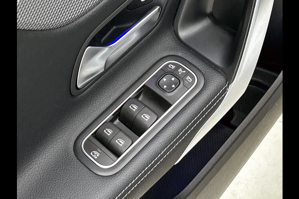 Mercedes-Benz A-Klasse 180 Business Solution Luxury (PANORAMADAK, SFEERVERLICHTING, STOELVERWARMING, CAMERA, 1e EIGENAAR)
