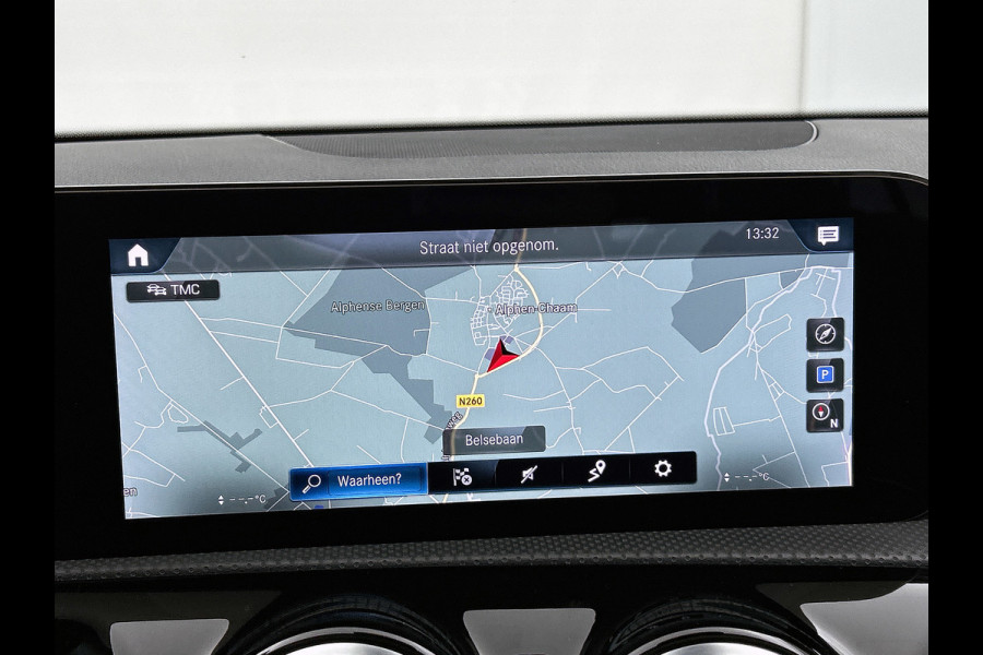 Mercedes-Benz A-Klasse 180 Business Solution Luxury (PANORAMADAK, SFEERVERLICHTING, STOELVERWARMING, CAMERA, 1e EIGENAAR)