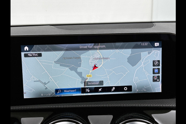 Mercedes-Benz A-Klasse 180 Business Solution Luxury (PANORAMADAK, SFEERVERLICHTING, STOELVERWARMING, CAMERA, 1e EIGENAAR)