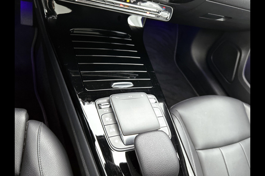 Mercedes-Benz A-Klasse 180 Business Solution Luxury (PANORAMADAK, SFEERVERLICHTING, STOELVERWARMING, CAMERA, 1e EIGENAAR)