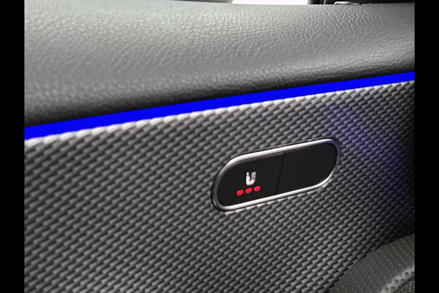 Mercedes-Benz A-Klasse 180 Business Solution Luxury (PANORAMADAK, SFEERVERLICHTING, STOELVERWARMING, CAMERA, 1e EIGENAAR)