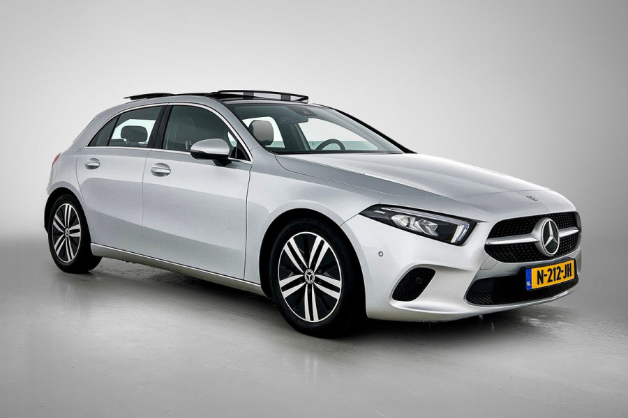 Mercedes-Benz A-Klasse 180 Business Solution Luxury (PANORAMADAK, SFEERVERLICHTING, STOELVERWARMING, CAMERA, 1e EIGENAAR)