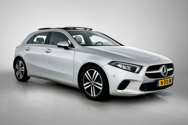 Mercedes-Benz A-Klasse 180 Business Solution Luxury (PANORAMADAK, SFEERVERLICHTING, STOELVERWARMING, CAMERA, 1e EIGENAAR)