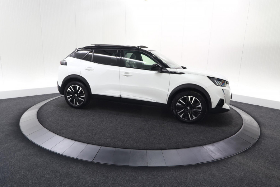 Peugeot e-2008 EV GT Pack 50 kWh | Schuif-/Kanteldak | Adaptieve Cruise Control | Camera  | Dodehoekdetectie | SOH=92,5%