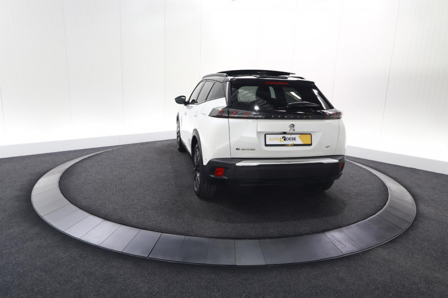 Peugeot e-2008 EV GT Pack 50 kWh | Schuif-/Kanteldak | Adaptieve Cruise Control | Camera  | Dodehoekdetectie | SOH=92,5%