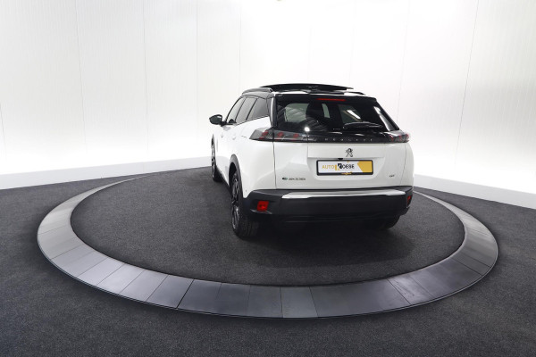 Peugeot e-2008 EV GT Pack 50 kWh | Schuif-/Kanteldak | Adaptieve Cruise Control | Camera  | Dodehoekdetectie | SOH=92,5%