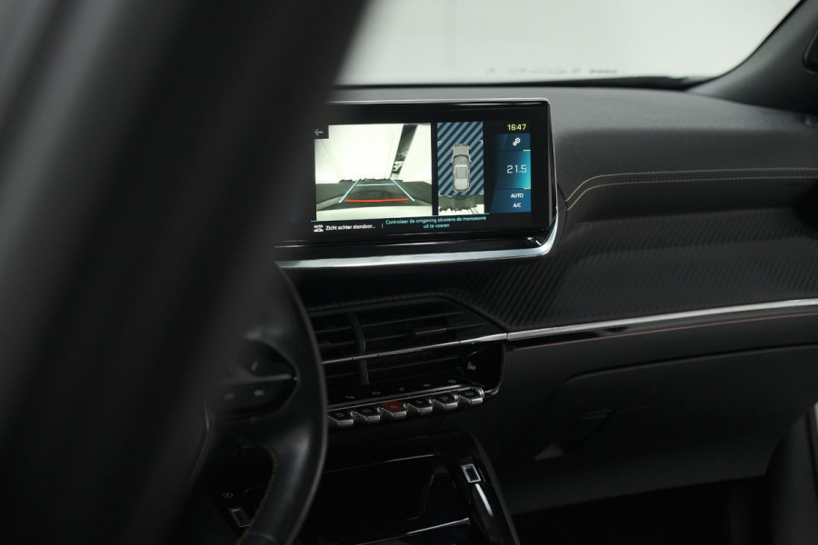 Peugeot e-2008 EV GT Pack 50 kWh | Schuif-/Kanteldak | Adaptieve Cruise Control | Camera  | Dodehoekdetectie | SOH=92,5%