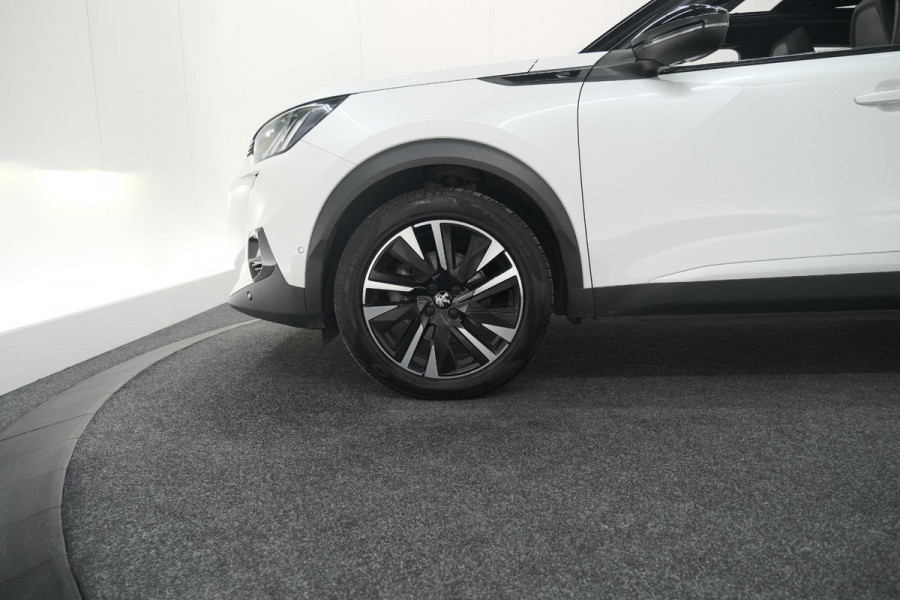 Peugeot e-2008 EV GT Pack 50 kWh | Schuif-/Kanteldak | Adaptieve Cruise Control | Camera  | Dodehoekdetectie | SOH=92,5%