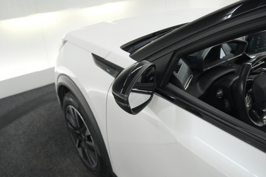 Peugeot e-2008 EV GT Pack 50 kWh | Schuif-/Kanteldak | Adaptieve Cruise Control | Camera  | Dodehoekdetectie | SOH=92,5%