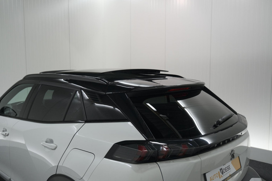Peugeot e-2008 EV GT Pack 50 kWh | Schuif-/Kanteldak | Adaptieve Cruise Control | Camera  | Dodehoekdetectie | SOH=92,5%