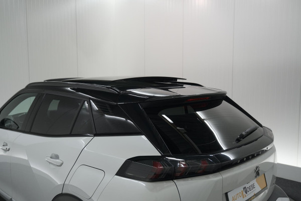Peugeot e-2008 EV GT Pack 50 kWh | Schuif-/Kanteldak | Adaptieve Cruise Control | Camera  | Dodehoekdetectie | SOH=92,5%