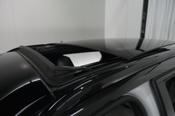 Peugeot e-2008 EV GT Pack 50 kWh | Schuif-/Kanteldak | Adaptieve Cruise Control | Camera  | Dodehoekdetectie | SOH=92,5%