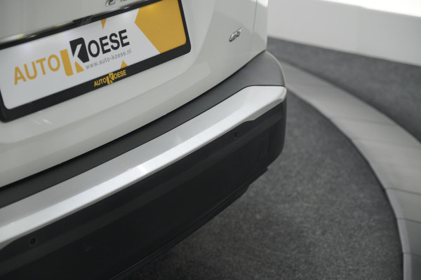 Peugeot e-2008 EV GT Pack 50 kWh | Schuif-/Kanteldak | Adaptieve Cruise Control | Camera  | Dodehoekdetectie | SOH=92,5%