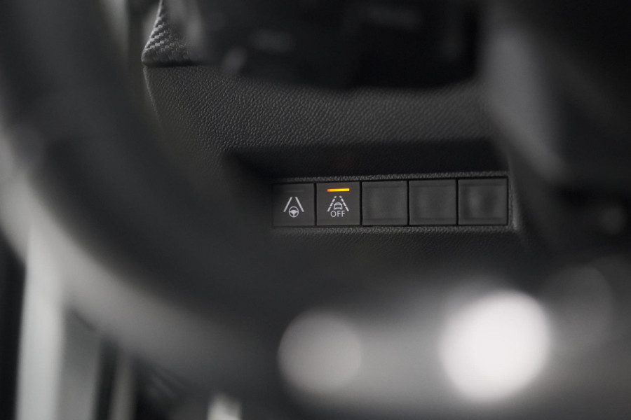 Peugeot e-2008 EV GT Pack 50 kWh | Schuif-/Kanteldak | Adaptieve Cruise Control | Camera  | Dodehoekdetectie | SOH=92,5%