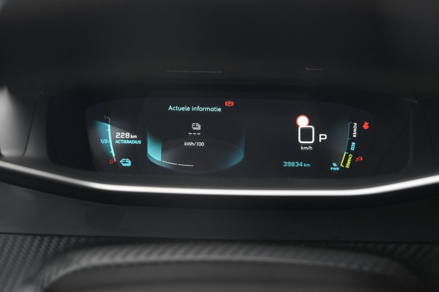Peugeot e-2008 EV GT Pack 50 kWh | Schuif-/Kanteldak | Adaptieve Cruise Control | Camera  | Dodehoekdetectie | SOH=92,5%