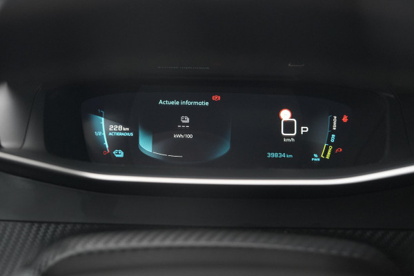 Peugeot e-2008 EV GT Pack 50 kWh | Schuif-/Kanteldak | Adaptieve Cruise Control | Camera  | Dodehoekdetectie | SOH=92,5%