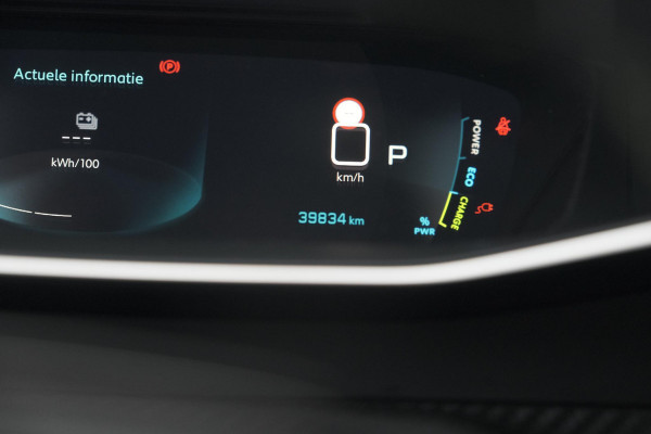 Peugeot e-2008 EV GT Pack 50 kWh | Schuif-/Kanteldak | Adaptieve Cruise Control | Camera  | Dodehoekdetectie | SOH=92,5%