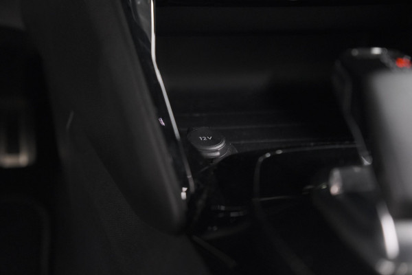 Peugeot e-2008 EV GT Pack 50 kWh | Schuif-/Kanteldak | Adaptieve Cruise Control | Camera  | Dodehoekdetectie | SOH=92,5%