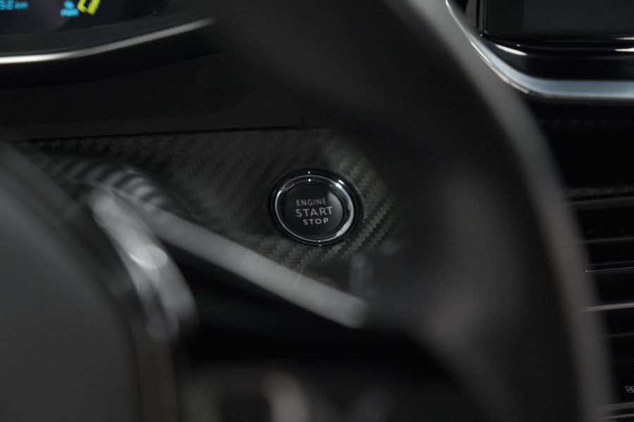 Peugeot e-2008 EV GT Pack 50 kWh | Schuif-/Kanteldak | Adaptieve Cruise Control | Camera  | Dodehoekdetectie | SOH=92,5%