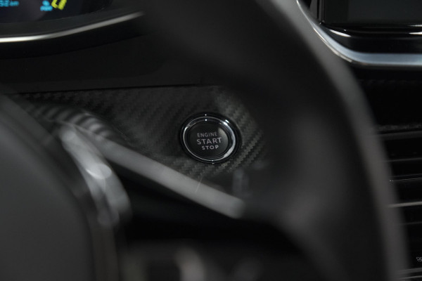 Peugeot e-2008 EV GT Pack 50 kWh | Schuif-/Kanteldak | Adaptieve Cruise Control | Camera  | Dodehoekdetectie | SOH=92,5%