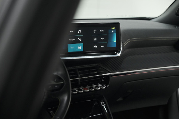 Peugeot e-2008 EV GT Pack 50 kWh | Schuif-/Kanteldak | Adaptieve Cruise Control | Camera  | Dodehoekdetectie | SOH=92,5%