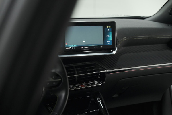 Peugeot e-2008 EV GT Pack 50 kWh | Schuif-/Kanteldak | Adaptieve Cruise Control | Camera  | Dodehoekdetectie | SOH=92,5%