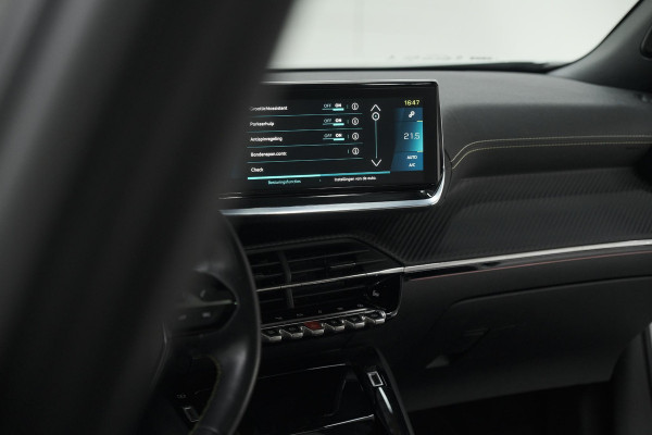 Peugeot e-2008 EV GT Pack 50 kWh | Schuif-/Kanteldak | Adaptieve Cruise Control | Camera  | Dodehoekdetectie | SOH=92,5%