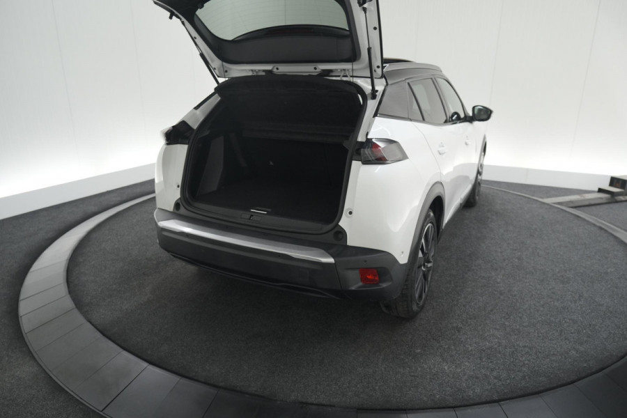 Peugeot e-2008 EV GT Pack 50 kWh | Schuif-/Kanteldak | Adaptieve Cruise Control | Camera  | Dodehoekdetectie | SOH=92,5%