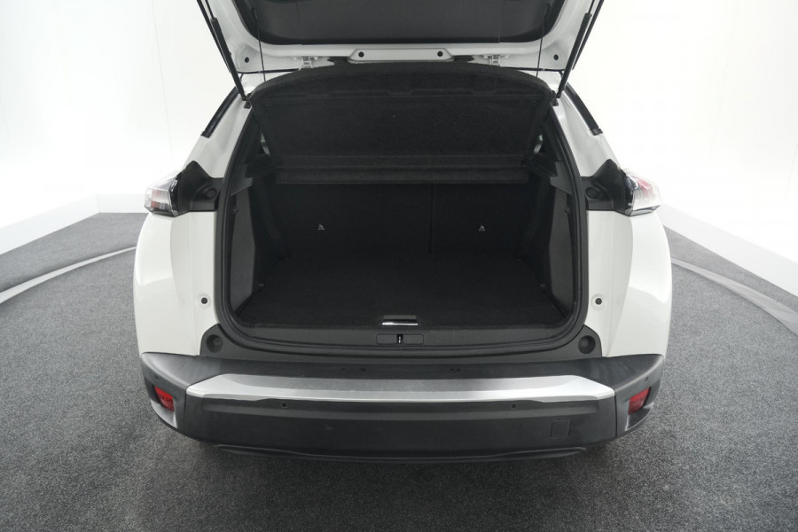 Peugeot e-2008 EV GT Pack 50 kWh | Schuif-/Kanteldak | Adaptieve Cruise Control | Camera  | Dodehoekdetectie | SOH=92,5%