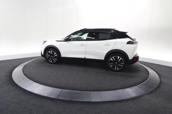 Peugeot e-2008 EV GT Pack 50 kWh | Schuif-/Kanteldak | Adaptieve Cruise Control | Camera  | Dodehoekdetectie | SOH=92,5%