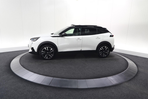 Peugeot e-2008 EV GT Pack 50 kWh | Schuif-/Kanteldak | Adaptieve Cruise Control | Camera  | Dodehoekdetectie | SOH=92,5%