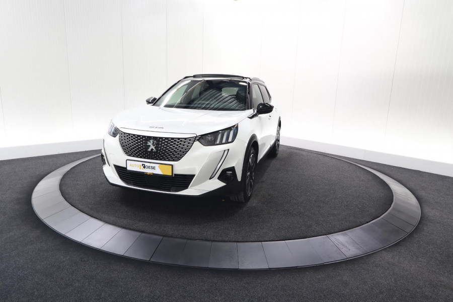 Peugeot e-2008 EV GT Pack 50 kWh | Schuif-/Kanteldak | Adaptieve Cruise Control | Camera  | Dodehoekdetectie | SOH=92,5%