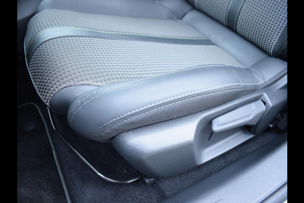 Peugeot e-208 EV GT 50 kWh ACHTERUITRIJCAMERA MET SENSOREN | NAVI & CARPLAY | E.C.C. |