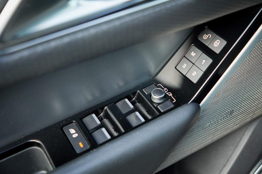 Land Rover Range Rover Velar 2.0 I4 Turbo AWD R-Dynamic SE / Pano / Meridian Surround / Leder / Trekhaak