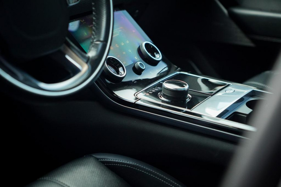 Land Rover Range Rover Velar 2.0 I4 Turbo AWD R-Dynamic SE / Pano / Meridian Surround / Leder / Trekhaak