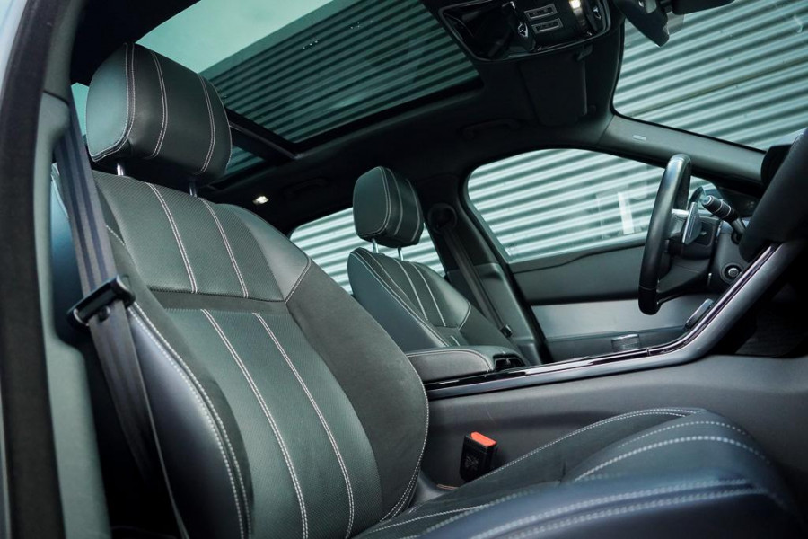 Land Rover Range Rover Velar 2.0 I4 Turbo AWD R-Dynamic SE / Pano / Meridian Surround / Leder / Trekhaak