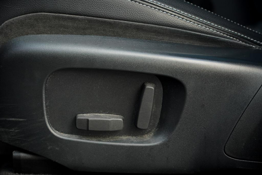 Land Rover Range Rover Velar 2.0 I4 Turbo AWD R-Dynamic SE / Pano / Meridian Surround / Leder / Trekhaak