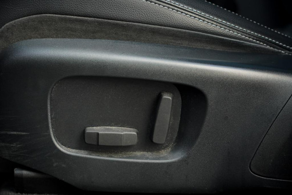 Land Rover Range Rover Velar 2.0 I4 Turbo AWD R-Dynamic SE / Pano / Meridian Surround / Leder / Trekhaak