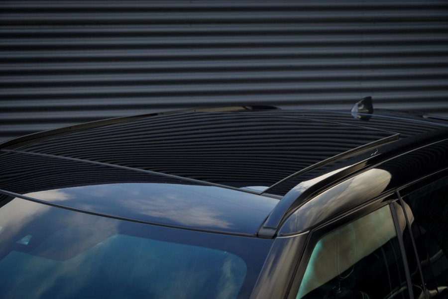 Land Rover Range Rover Velar 2.0 I4 Turbo AWD R-Dynamic SE / Pano / Meridian Surround / Leder / Trekhaak