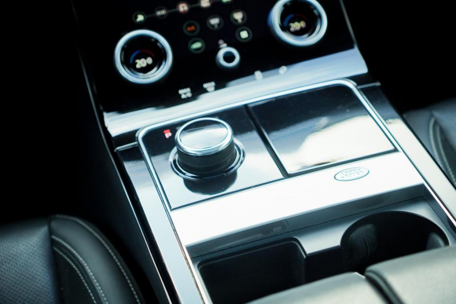 Land Rover Range Rover Velar 2.0 I4 Turbo AWD R-Dynamic SE / Pano / Meridian Surround / Leder / Trekhaak
