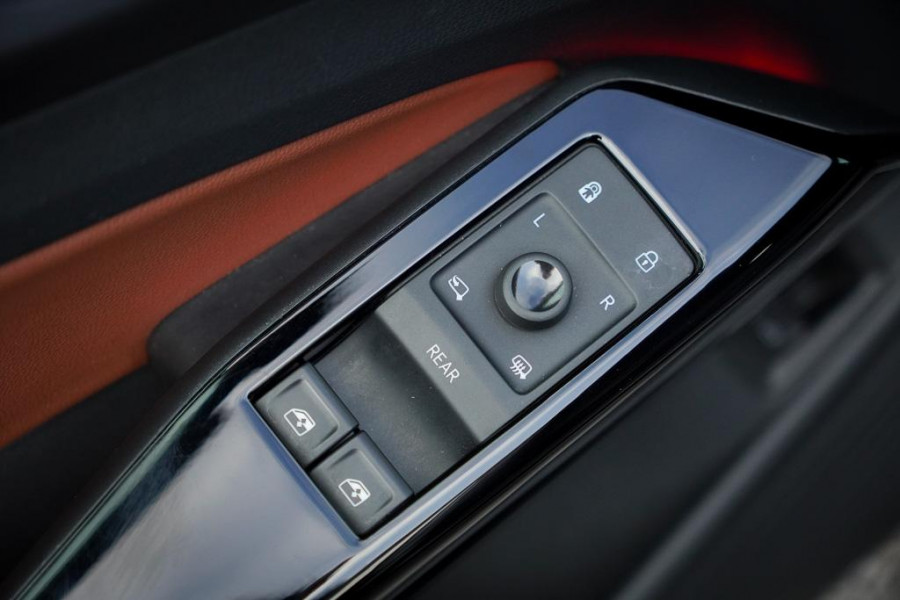 Volkswagen ID.4 1st 77KwH / Pano / Massage / Stoelverwarming / Incl BTW