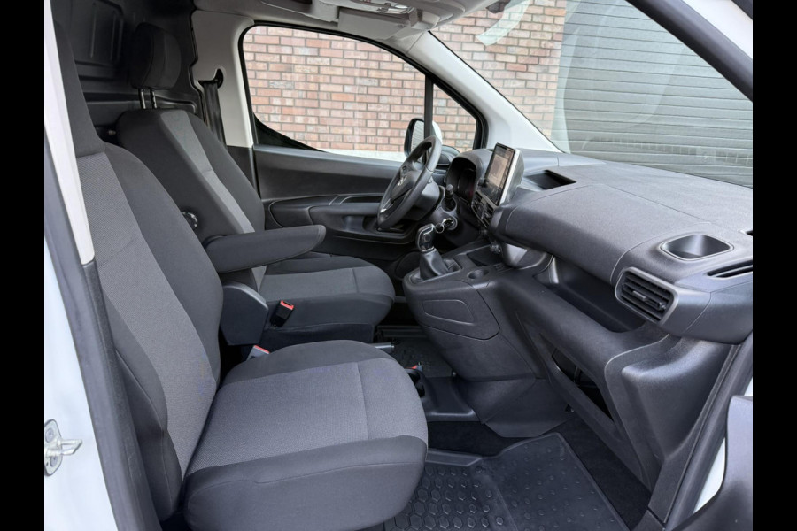 Opel Combo 1.5D L1H1 / Navigatie + Apple CarPlay-Android / ALL-Season banden / Laadruimte Betimmering Vloer + Wanden / PDC