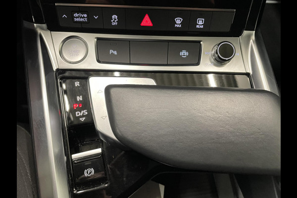 Audi e-tron 50 Quattro Edition 71 kWh Airco ECC Navi Cruise Control 19"LM Velgen PDC voor en achter Full LED Virtual Cockpit