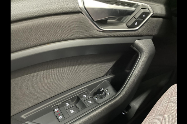 Audi e-tron 50 Quattro Edition 71 kWh Airco ECC Navi Cruise Control 19"LM Velgen PDC voor en achter Full LED Virtual Cockpit