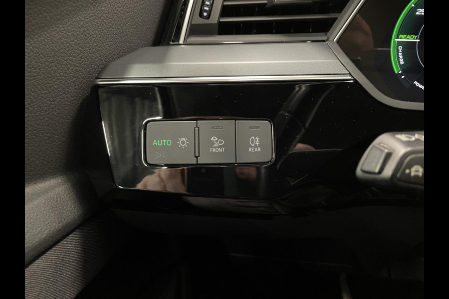 Audi e-tron 50 Quattro Edition 71 kWh Airco ECC Navi Cruise Control 19"LM Velgen PDC voor en achter Full LED Virtual Cockpit