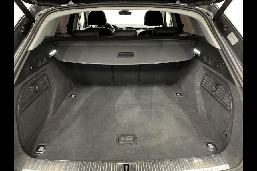 Audi e-tron 50 Quattro Edition 71 kWh Airco ECC Navi Cruise Control 19"LM Velgen PDC voor en achter Full LED Virtual Cockpit